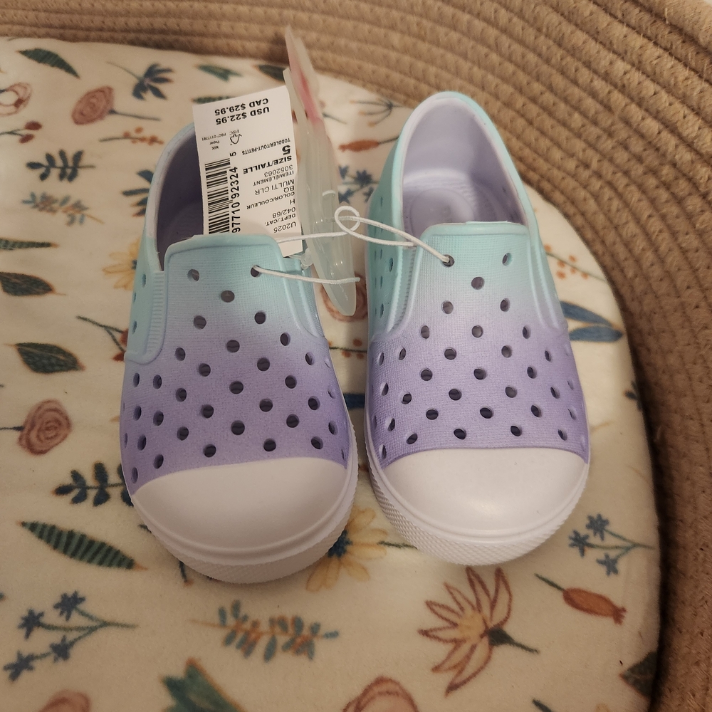 The Children's Place Purple and Blue Water Shoes